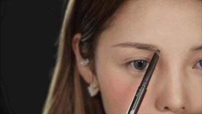 又长又方的脸适合什么妆容,适合梨型脸妆容