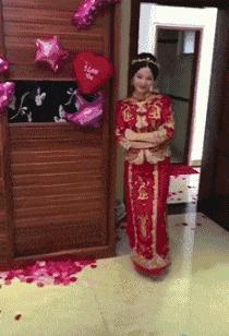 新娘开心的搞笑视频,搞笑gif开心一刻女司机上车