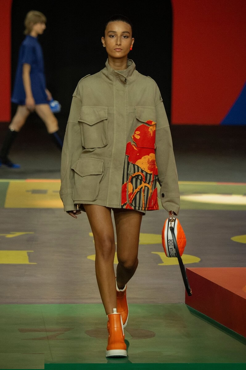 橘色鞋子怎么配西装,橘色鞋子搭配什么颜色好看