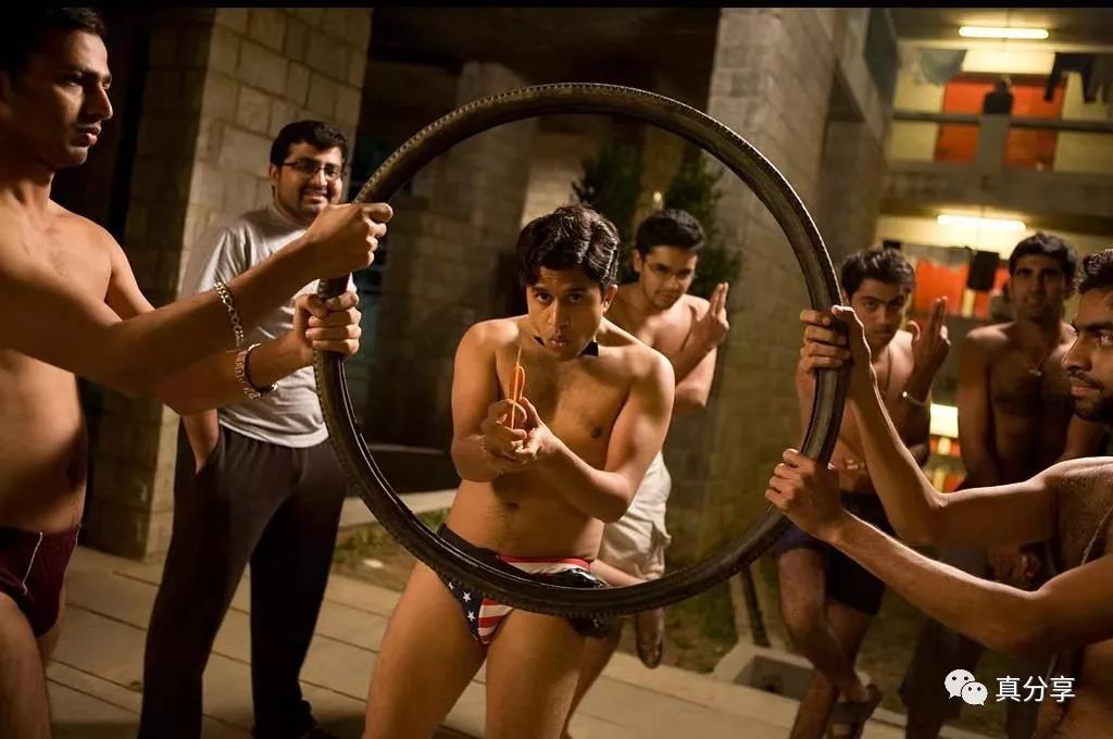 三傻大闹宝莱坞免费观看,三傻大闹宝莱坞谁最穷