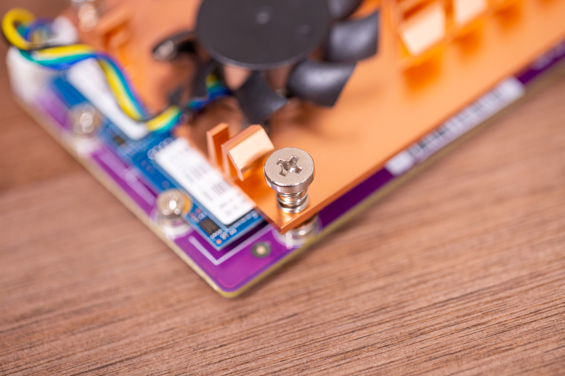 QNAP的高性价比NAS搭配PCIe扩展可以做什么？TS-251D扩展PCIe测试