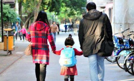 老公去接宝贝放学,老公去接孩子放学