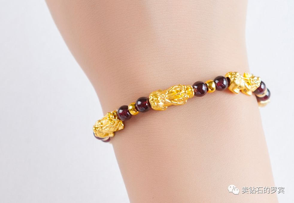 珠宝销售赞美顾客基本话术,销售珠宝时怎么夸赞顾客