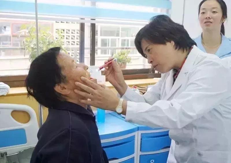 皮肤科医生怎么看待青春痘,青春痘皮肤科能治好吗