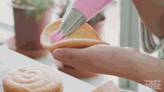 不用去韩国排队,也能吃到火爆的ins的LeBreakLab草莓蛋糕卷