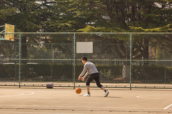 13岁男孩喝牛奶增高失败，医生明确这两个才是“助长剂”