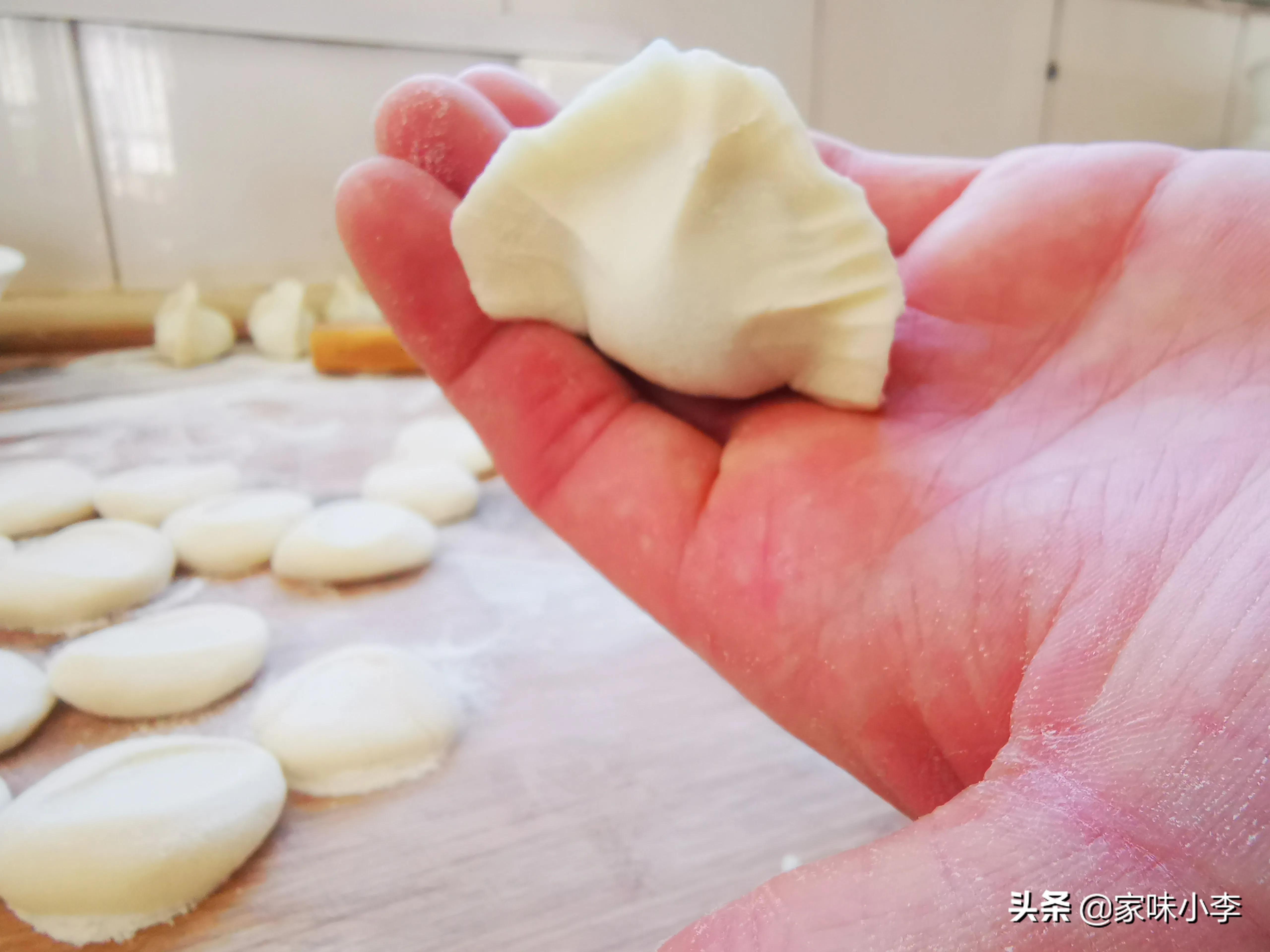 蒸饺用热水还是冷水和面,蒸饺和面用冷水还是热水