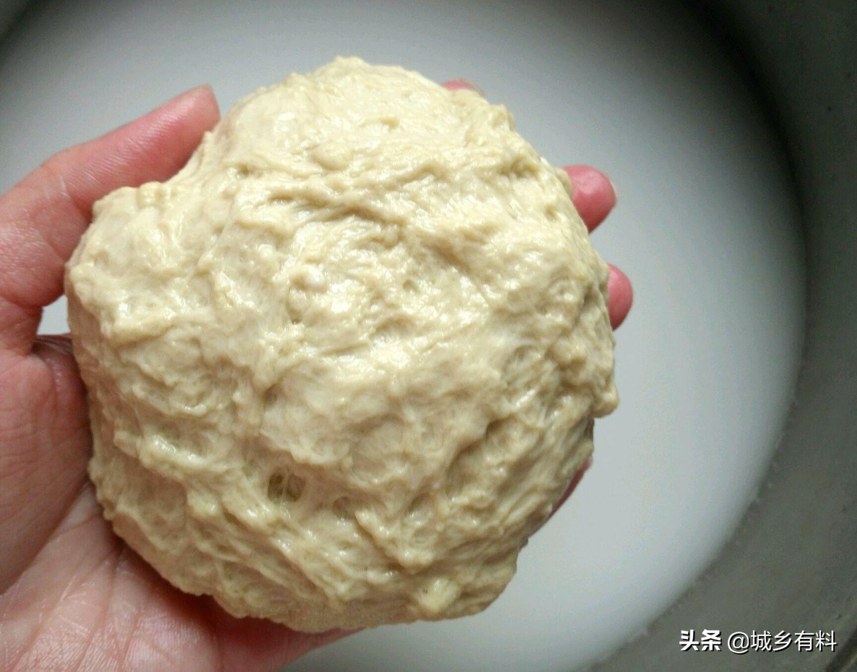 陕西小伙摆摊卖凉皮，从月收入几百到3万只用4年，生意火爆