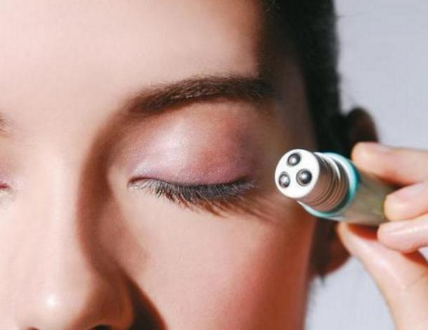 女士眼袋大怎么消除最有效,眼袋太重怎么消除女孩子