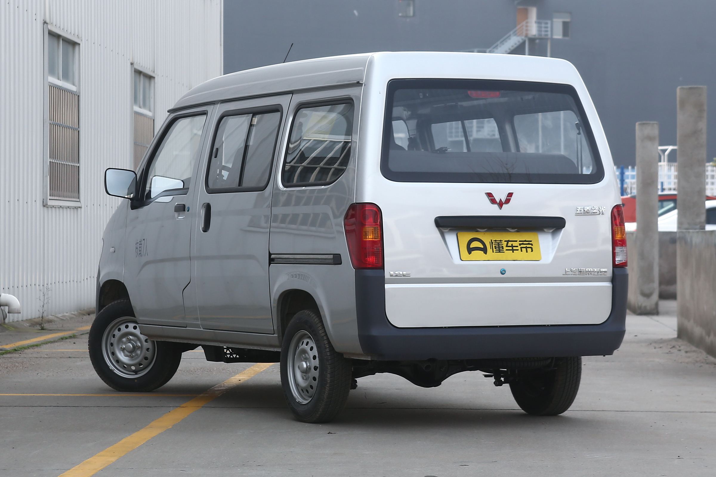 24款全新五菱之光,4万左右的后驱车