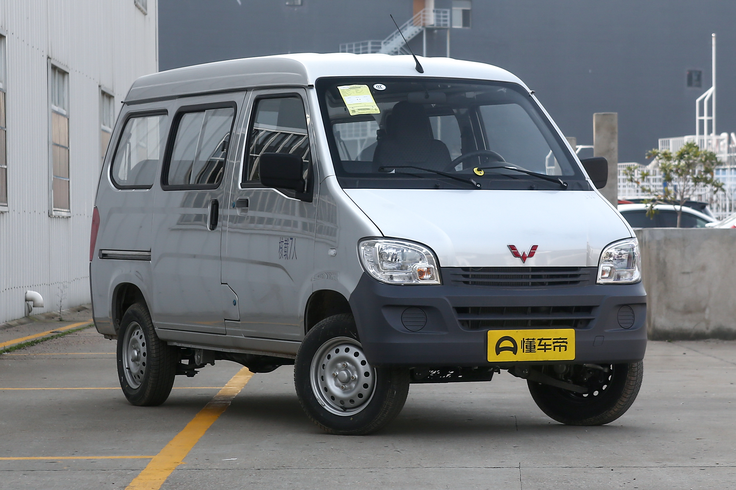 五菱之光真的有性价比吗,十五年的五菱之光还值得买吗