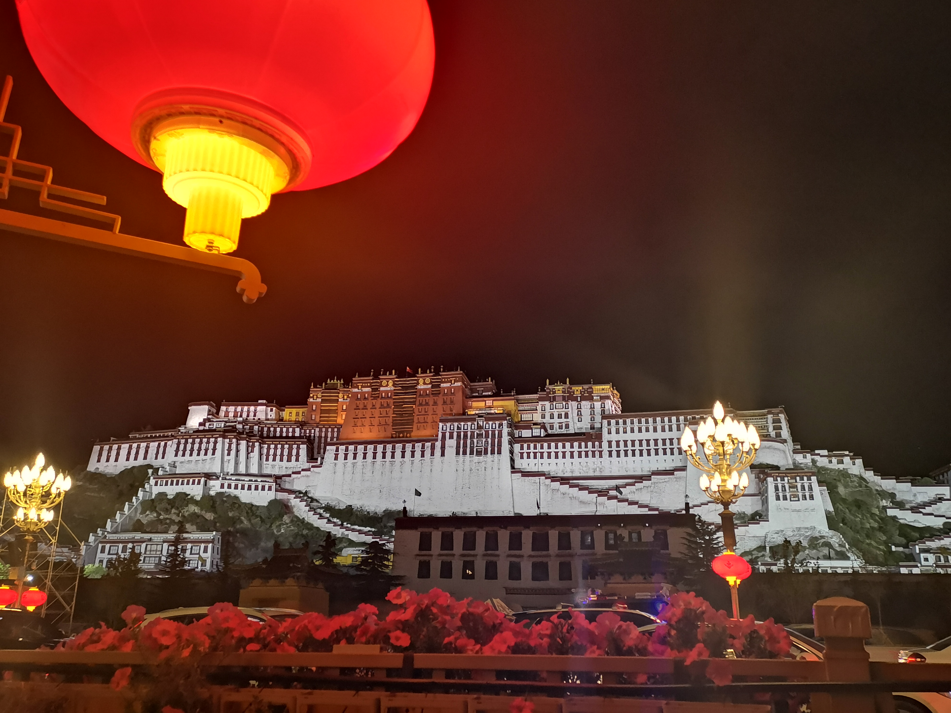 西藏拉萨这个城市好吗,拉萨市区是什么样的地方