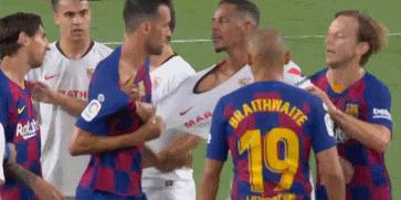 梅西被恶意铲球,梅西被恶意飞铲佩佩反击