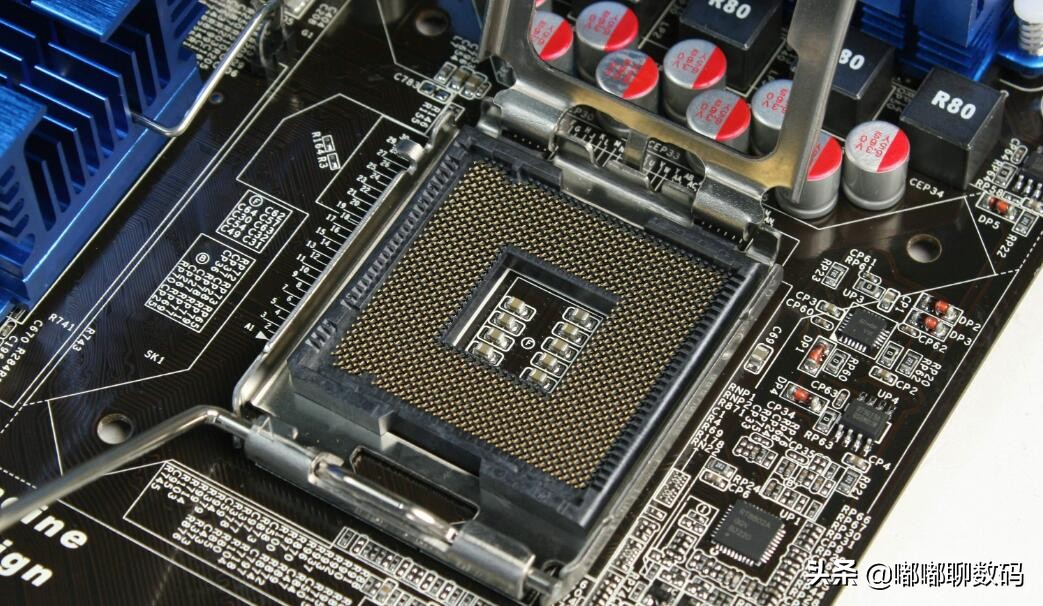 为什么cpu每次都换插槽类型,cpu针脚和插槽有少量硅脂修理