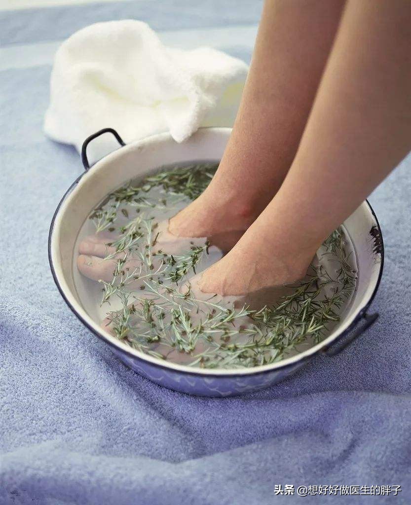 有痛风脚一直隐隐作痛,有痛风脚是不是很冰凉