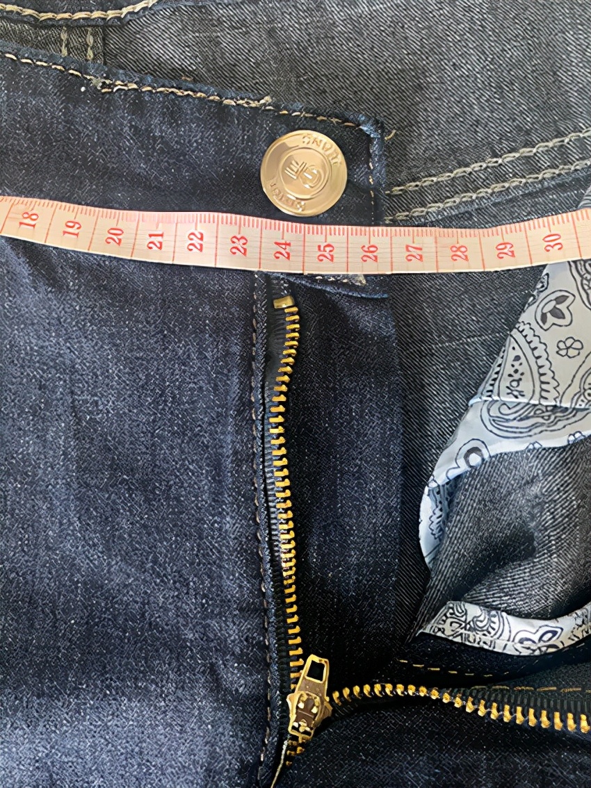 二十多块钱一条的牛仔裤,几十块钱的牛仔裤和100块钱的差别