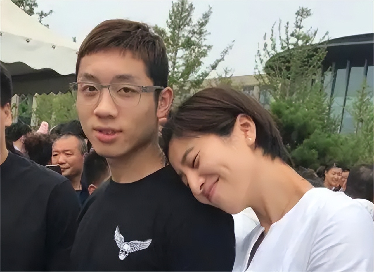 世界冠军许昕求婚现场,许昕乒乓球界的绯闻女友