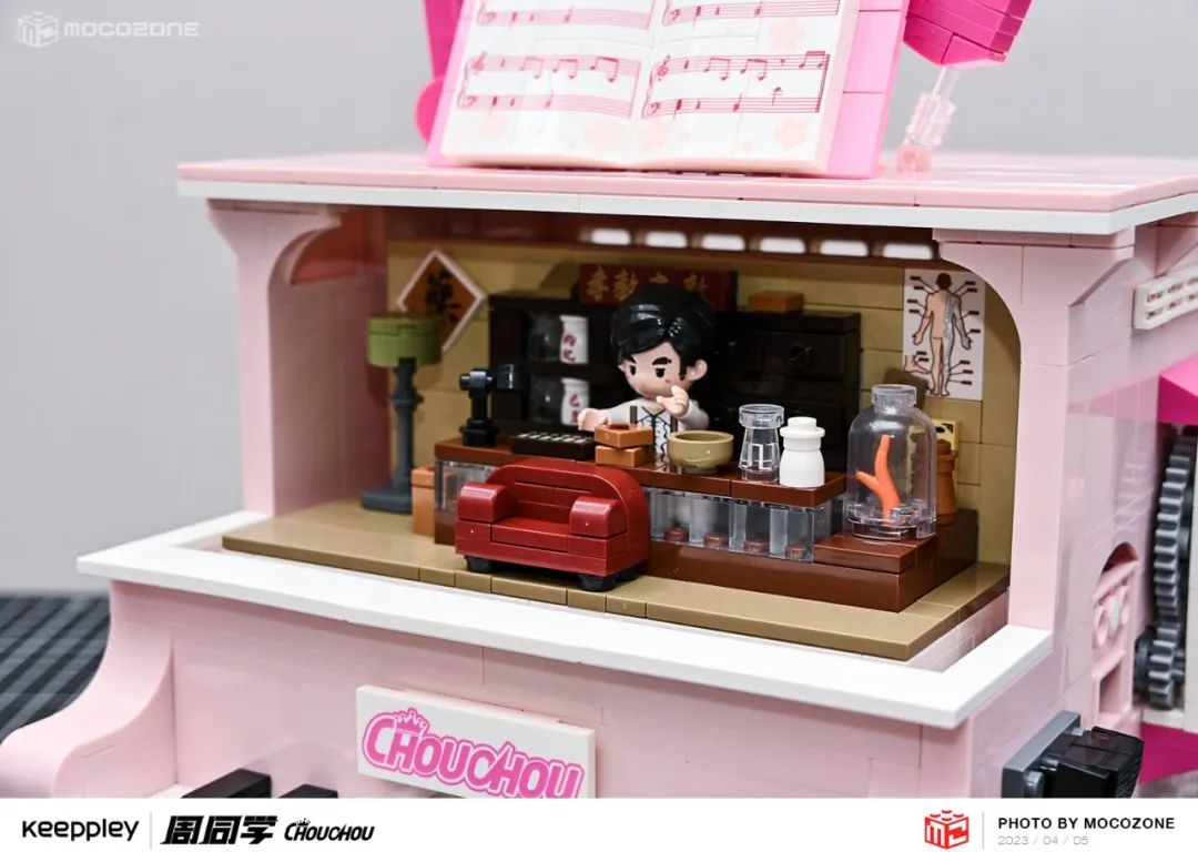 【积木测评】旋转的场景变换！周杰伦首款积木套装很有趣