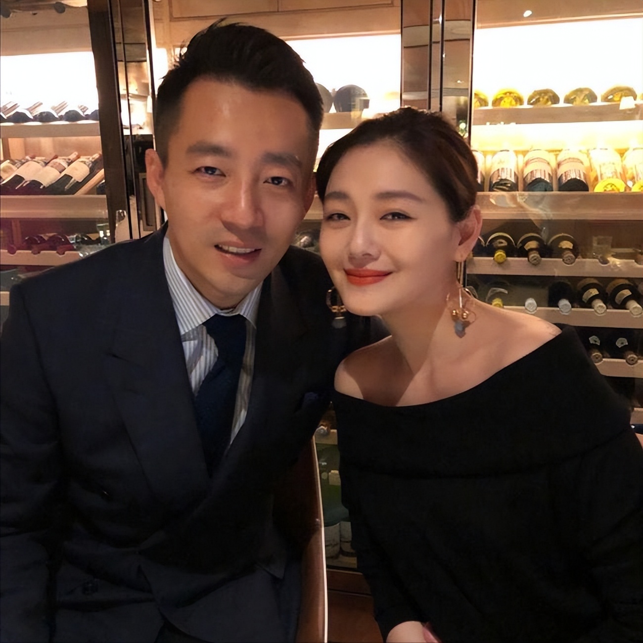 张兰信任的王伟忠首度发声，曝光与汪小菲、大S私下互动内容