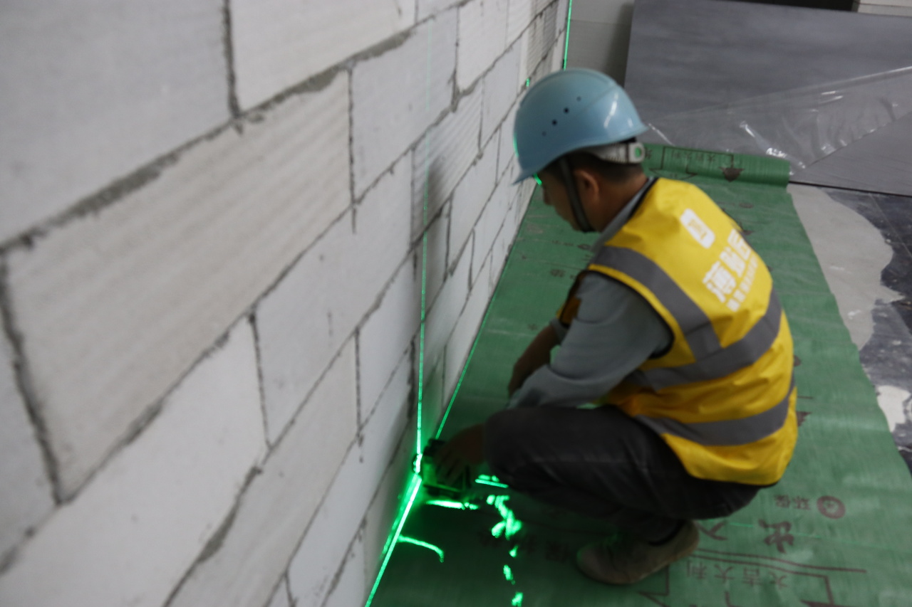 大板瓷砖的上墙铺贴方法视频,75x150瓷砖上墙如何铺贴更好看