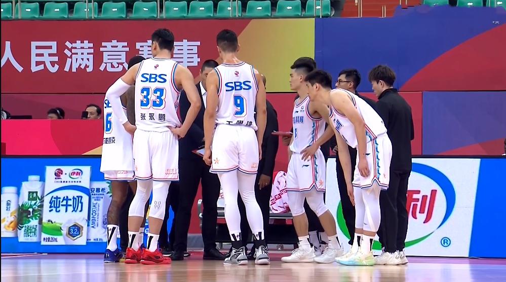 福建男篮大胜北京终结12连败,末节崩盘残阵辽篮遭广东双杀