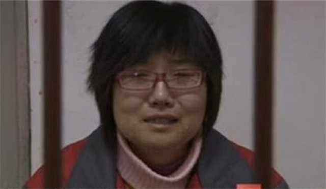 2009年，女毒贩为爱拒供黑人男友，被判死刑后哭着向父母表示忏悔