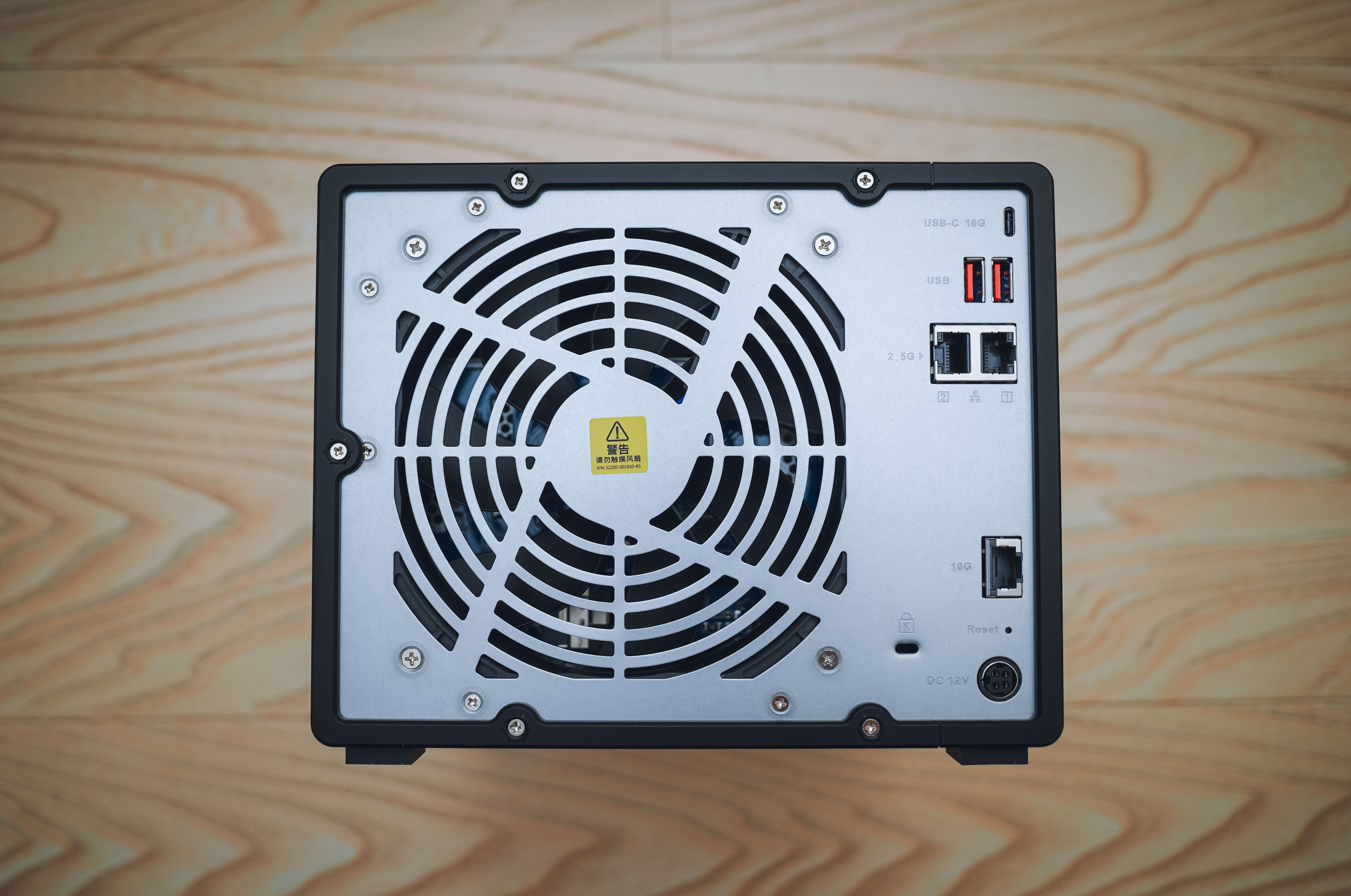 历史低价买到九盘位万兆NAS机皇：威联通TS-H973AX