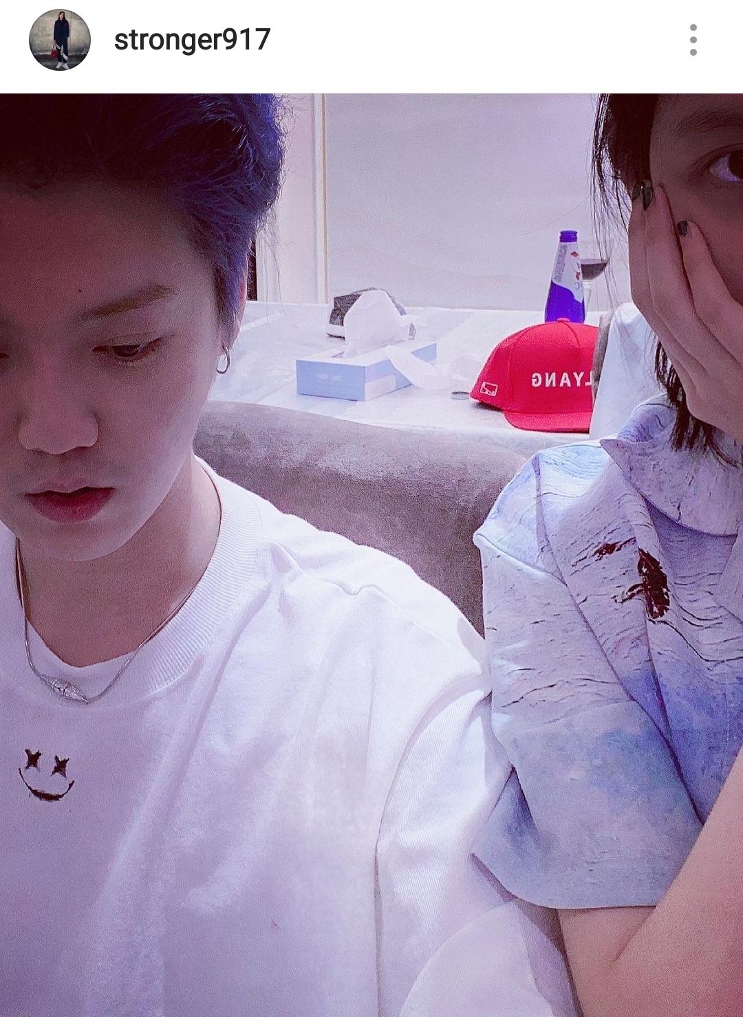 鹿晗疑似辟谣劈腿传闻，获女友关晓彤陪伴踢球，被赞模范情侣