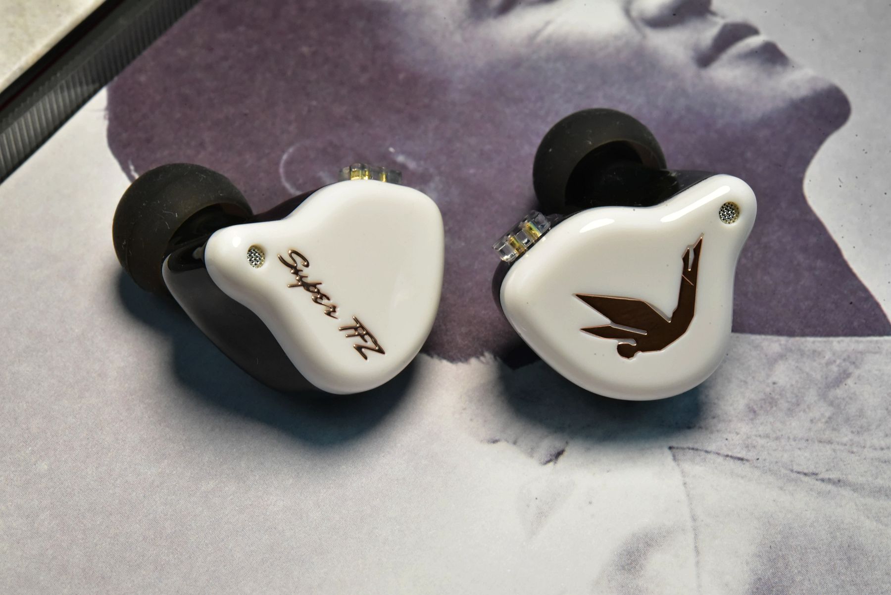 用149元的耳机对比苹果手机配塞，便知国产HiFi耳机的优势所在