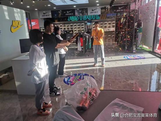 耐克阿迪折扣店开店技巧,耐克阿迪鞋折扣店如何加盟