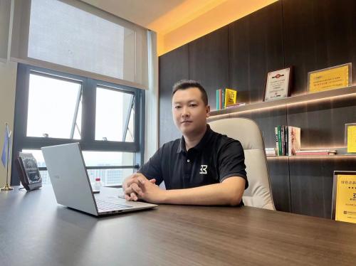 “开开一扇门幸福一家人”——专访开开木门总经理李亚伟