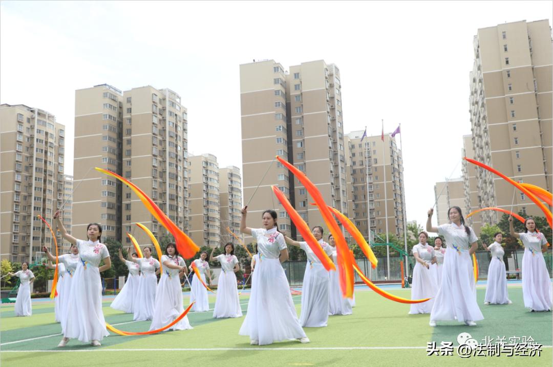 幼儿园亲子足球游戏,濮阳市实验幼儿园亲子嘉年华活动