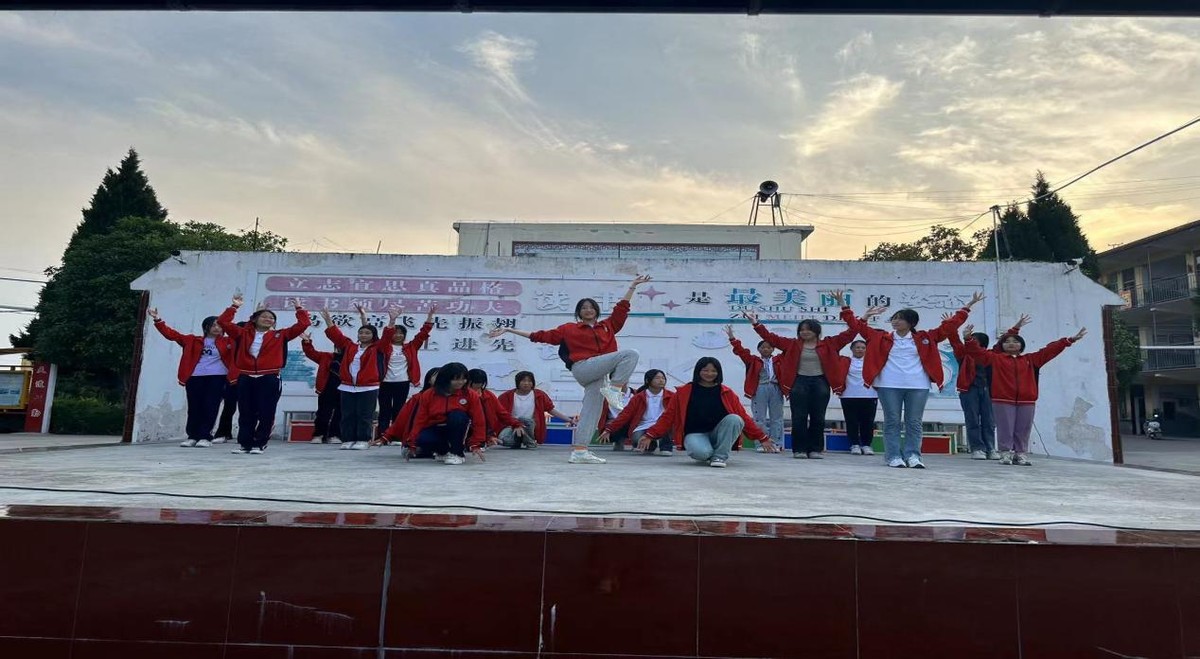 红歌比赛弘扬红歌精神,唱响红色经典传承红色精神活动