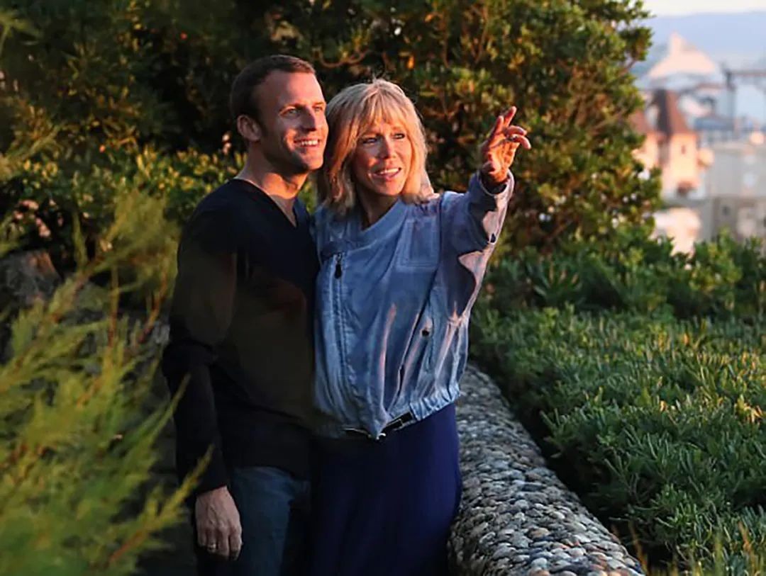 马克龙41岁照片,42岁马克龙和布丽吉特