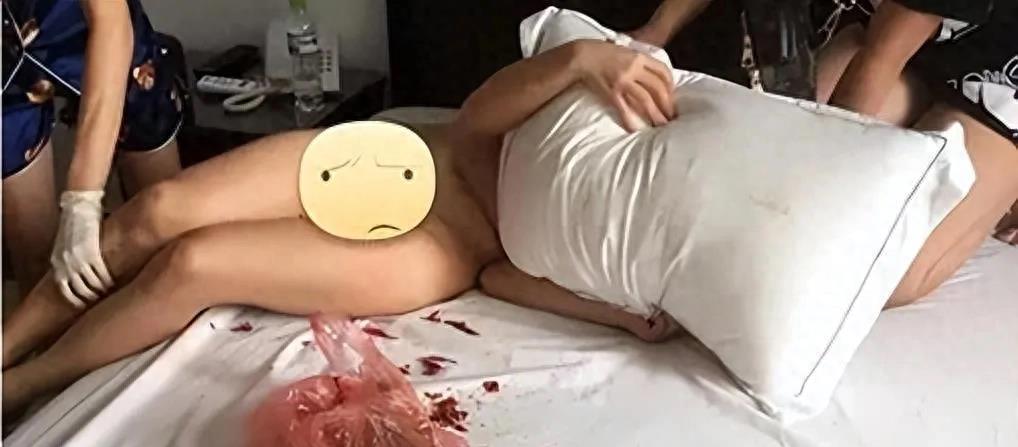 原配扒光小三拍摄私密照并游街并往*处私**塞辣椒，被判刑八个月