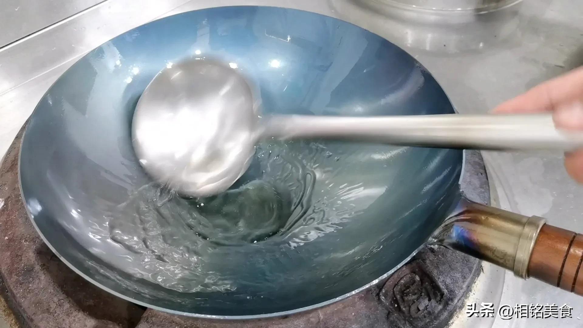 新铁锅怎样开锅小妙招视频,不粘锅的铁锅最佳开锅方法