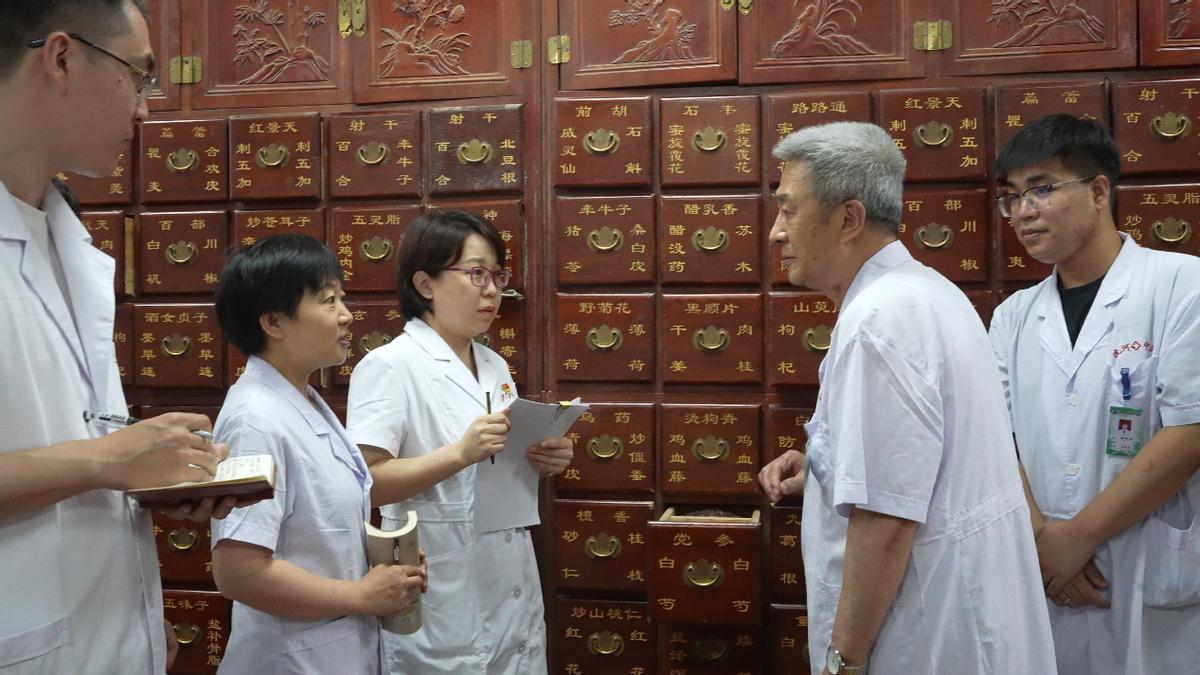 弘扬大医精神践行医者仁心,弘扬医生奉献精神