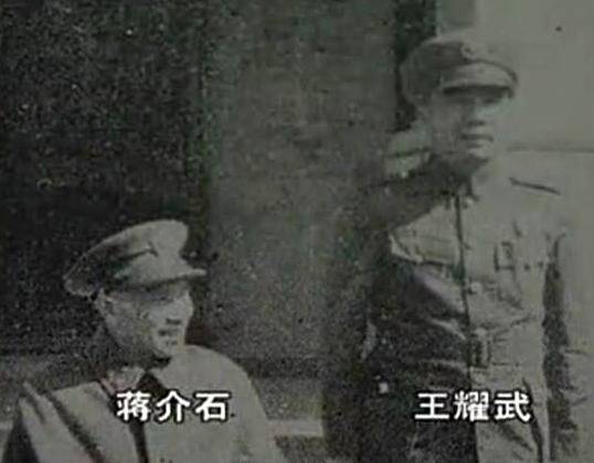 吃了宋美龄亲手做的菜，王耀武紧急转移妻儿，告诫：千万别去台湾