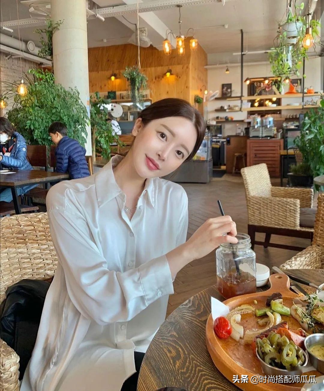 突然火了一种颜色叫:“裸肤色”,看着平平无奇,上身竟然很高级