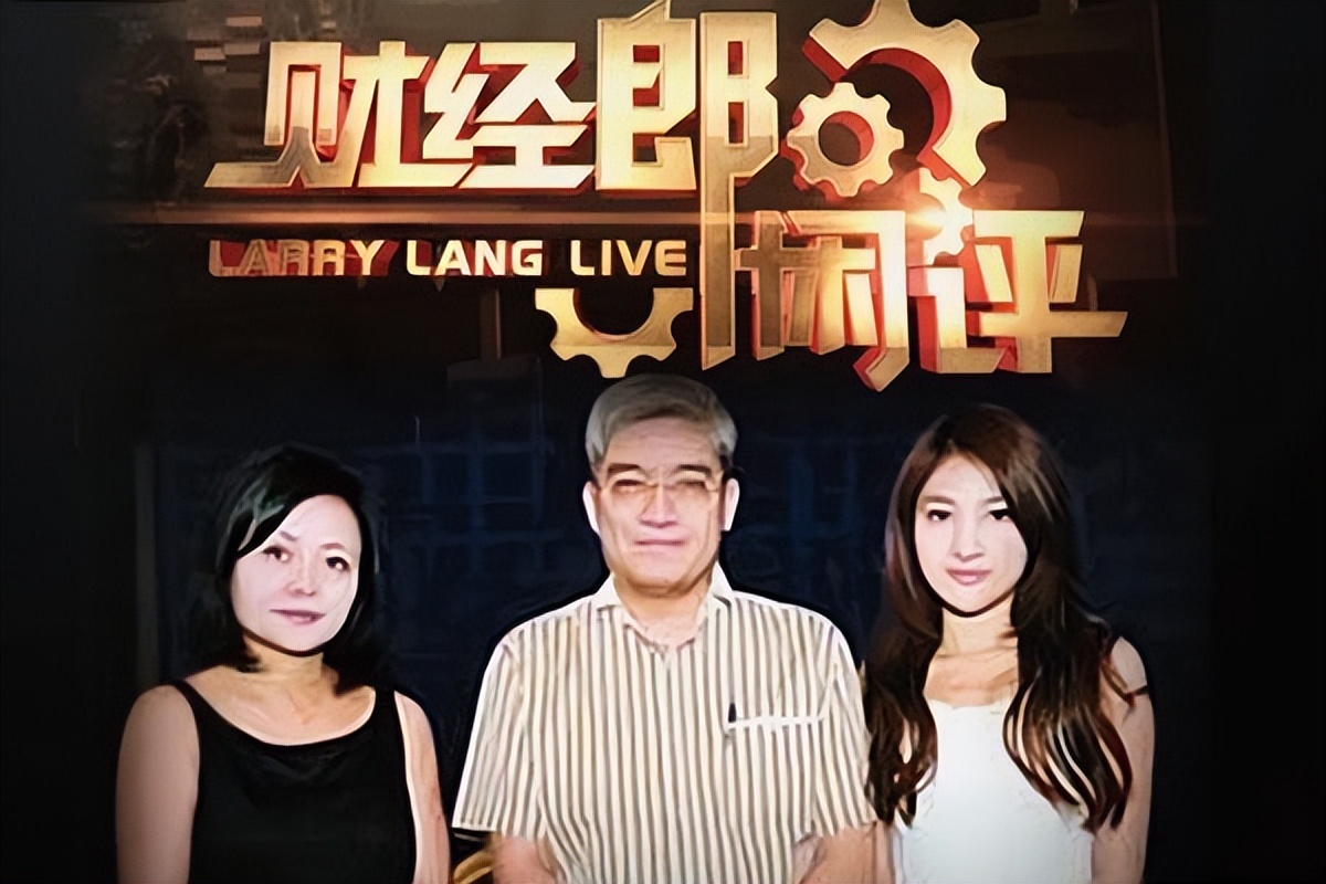 2011年，55岁的*咸平郎**爱上31岁空姐，2年后分手想让空姐赔他900万