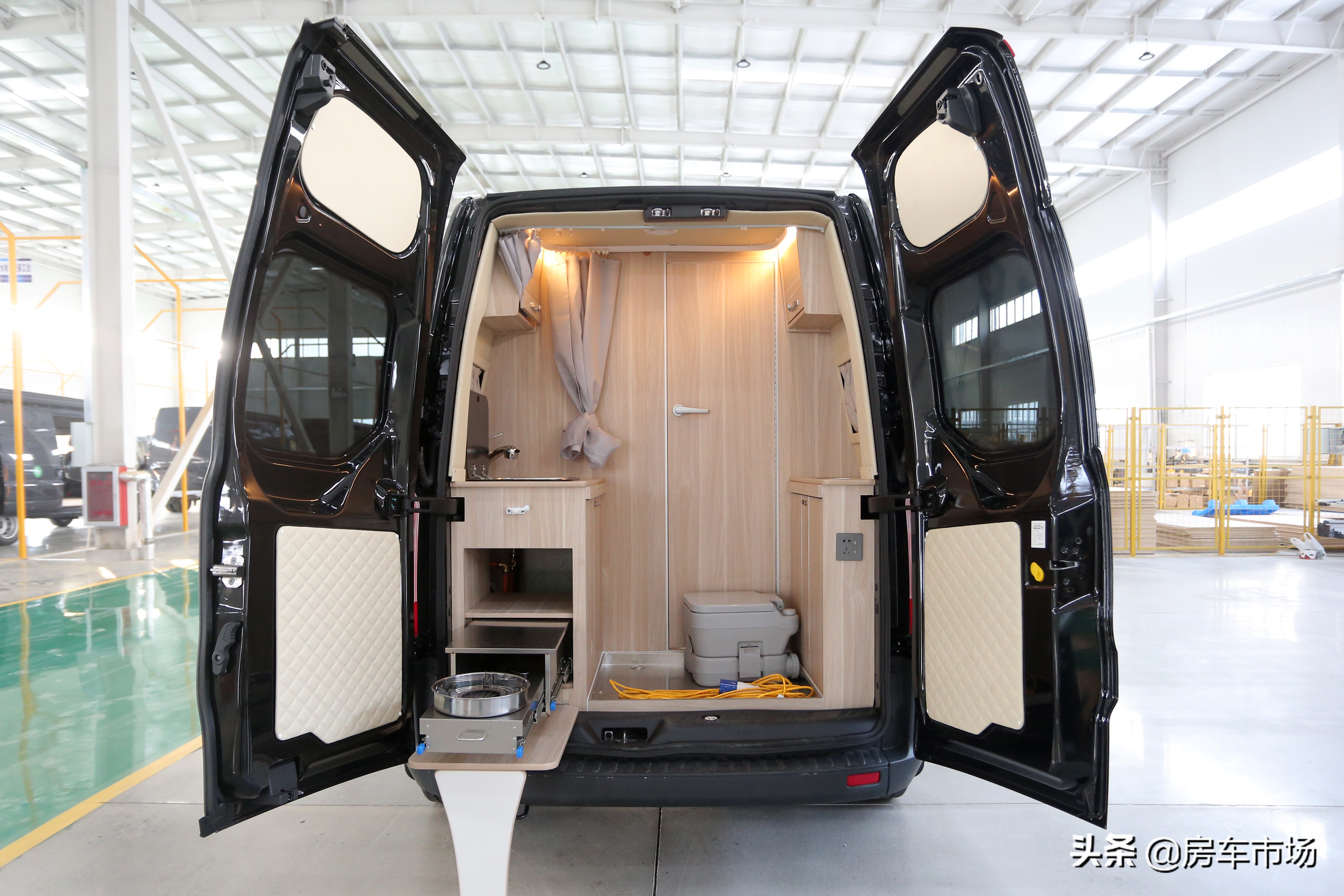 福特新全顺v362房车最新视频,福特v362中轴中顶纵床房车