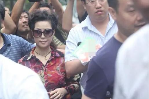 天涯八卦张默房祖名,房祖名张默能完全戒毒吗