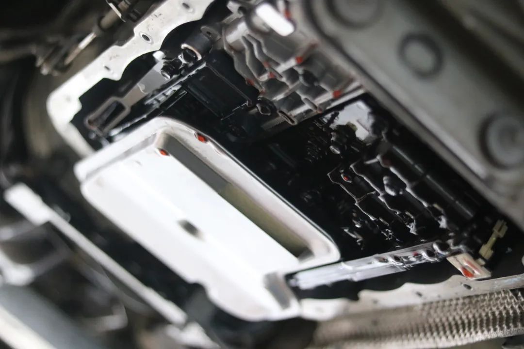 破烂不堪的废旧车变成新车的视频,宝马e90325i