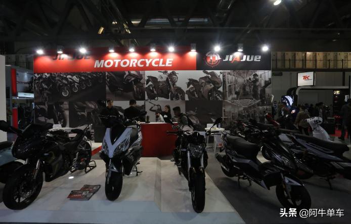 嘉爵800和本田cb650r,嘉爵800和cb650r对比