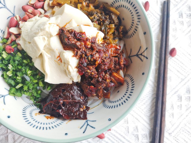 重庆美食推荐必吃小吃街,重庆十大特色美食豆花饭