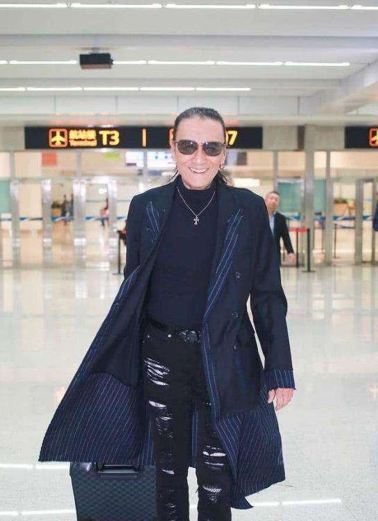 谢贤李小龙谁大,谢贤成龙