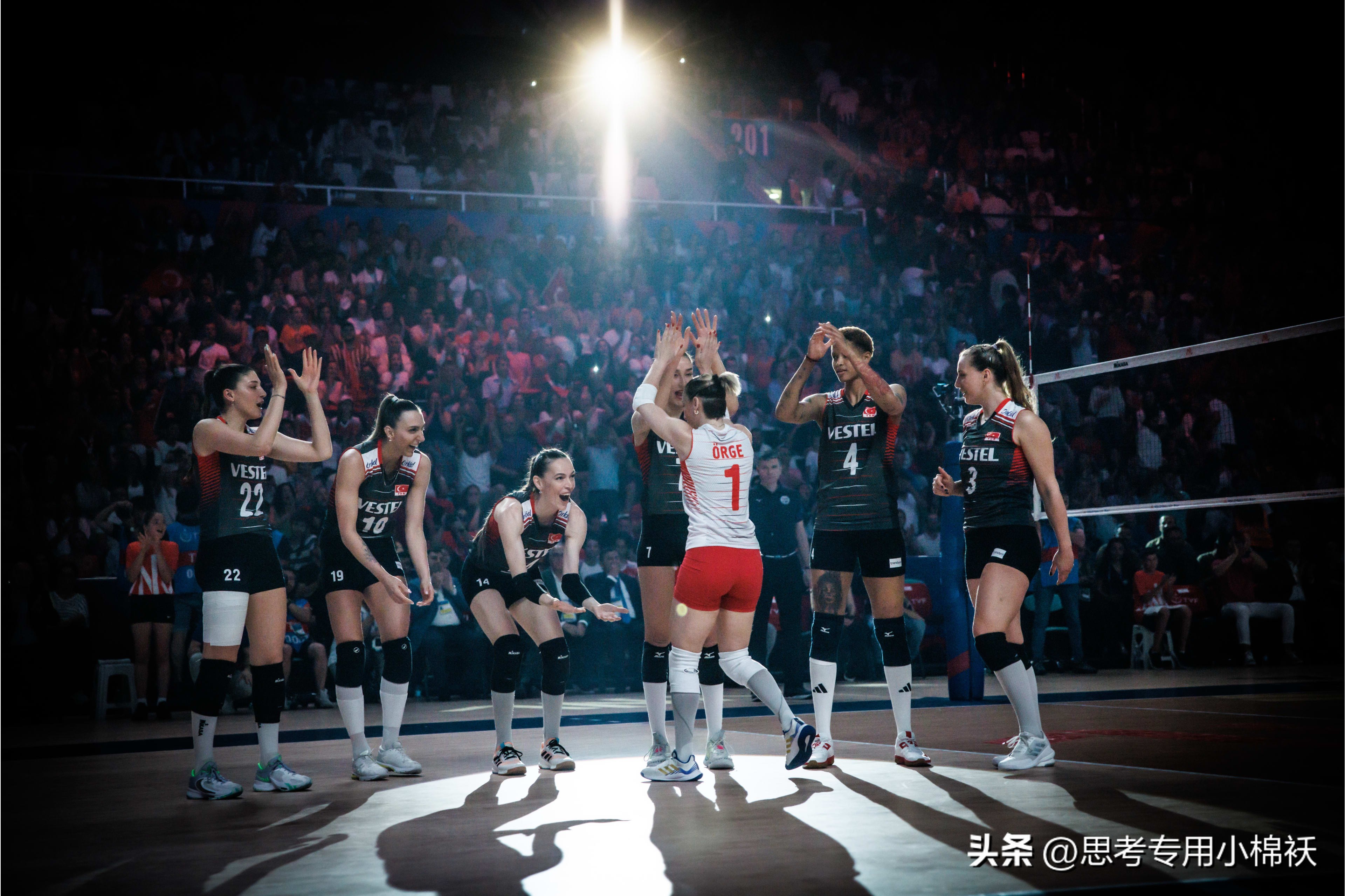 女排单场独砍40分,女排以四分优势继续领跑第一