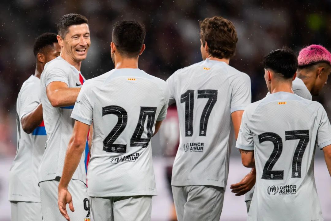 伊涅斯塔世界杯绝杀面对西班牙人,伊涅斯塔神户胜利船vs巴萨