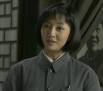 舍不得红唇眼线假睫毛，就别演女兵，这6位女星扮相才叫尊重观众