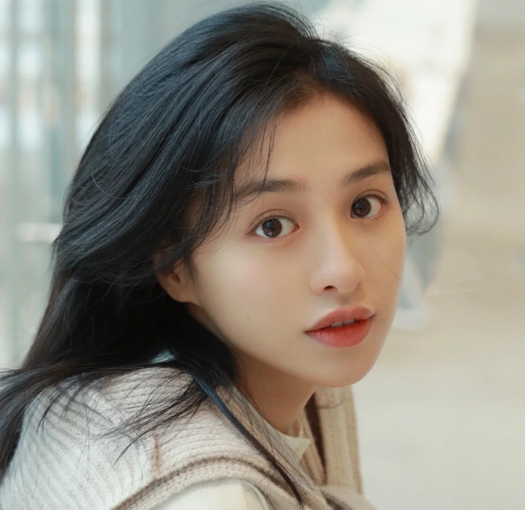 既像狐狸眼又像桃花眼的眼睛,男生桃花眼和女生桃花眼区别